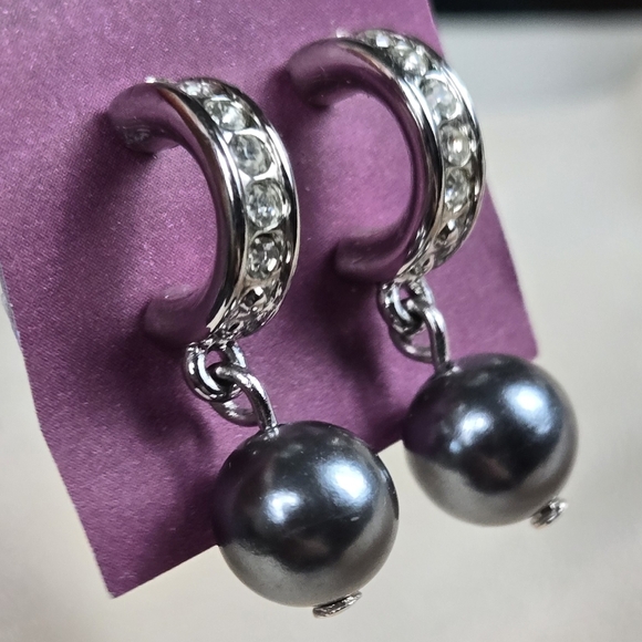 Silver Tone Rhinestones Gray Fuax Pearl Drop Earrings - Picture 15 of 17